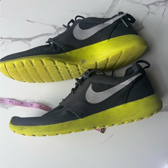 Nike Men’s 14 Roshe Run One Cyber Grey Anthracite Wolf Volt Neon Air Max 95 1 - Picture 2 of 9